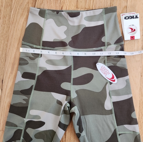 TKO Technical Knockout High Rise 7/8 Length Green Camo Leggings Medium - Picture 7 of 8